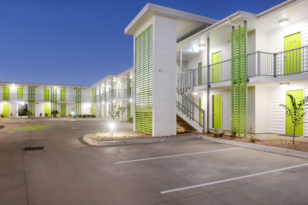 Mackay Oceanside Central Hotel 39/51