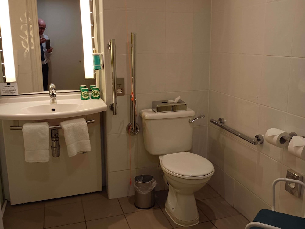 NOVOTEL MANCHESTER WEST 46/48