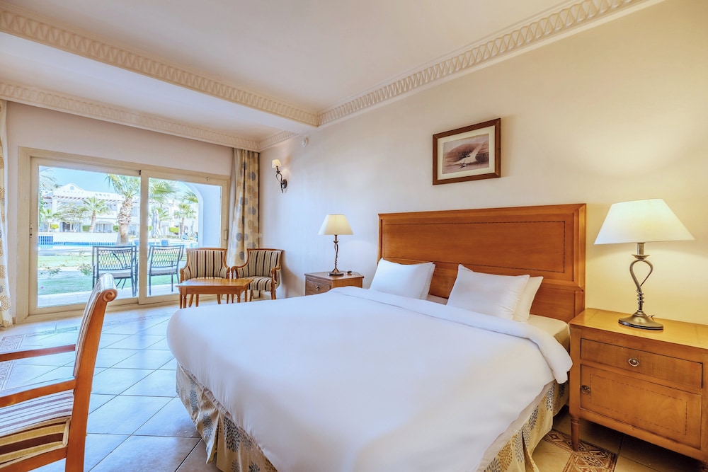 Standard, King Bed, Pool View, Balcony, Pool Access