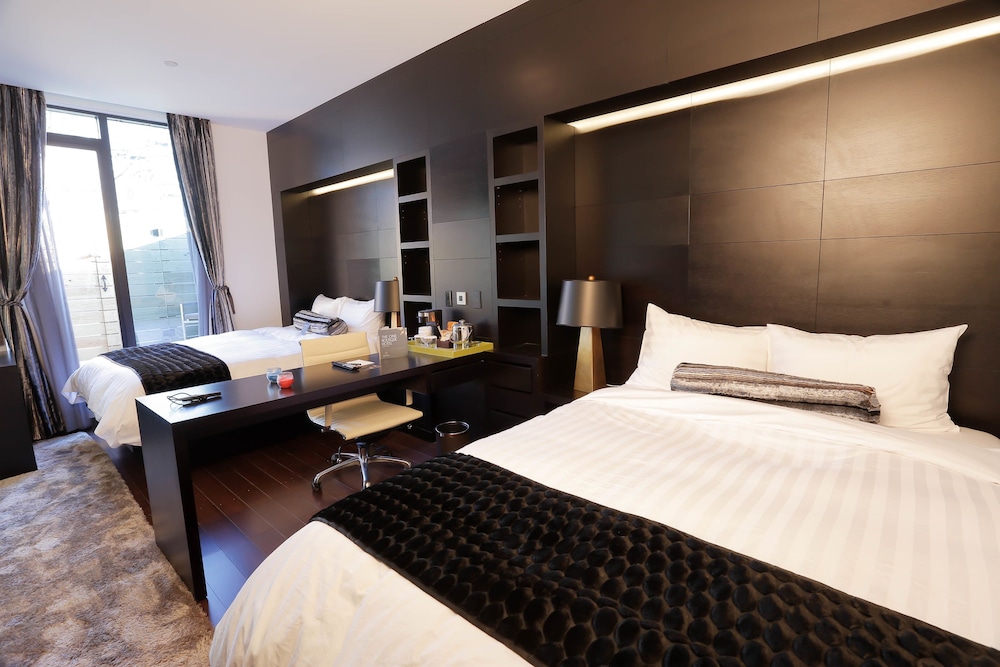 room, 2 queen beds