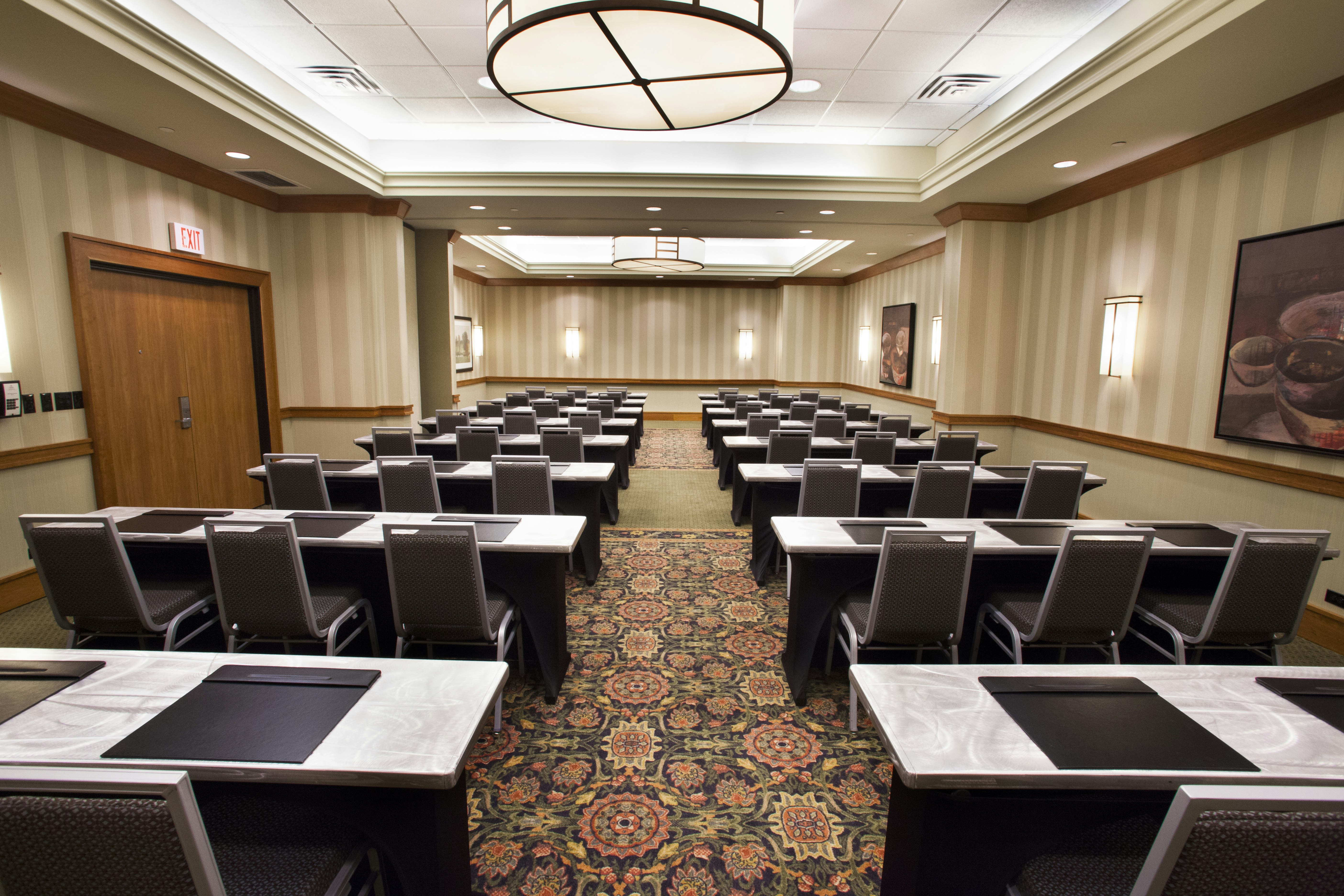 Hilton Chicago/Oak Brook Suites 38/56