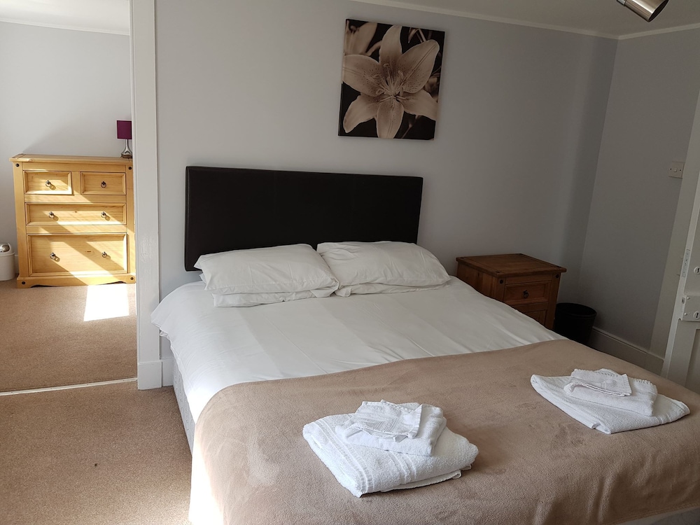 Station Hotel 4/50