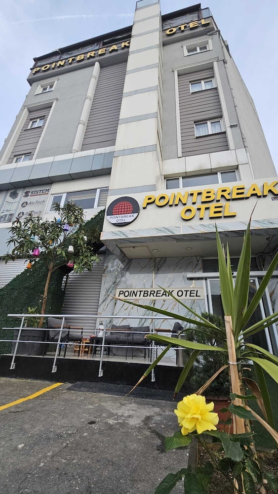 Pointbreak Hotel 2/49
