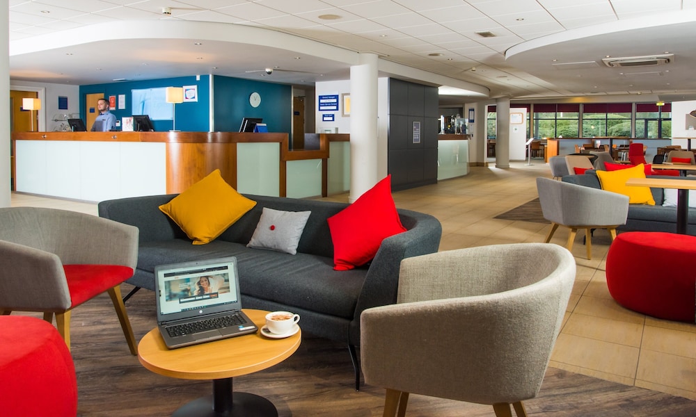 Holiday Inn Express Newport 24/47