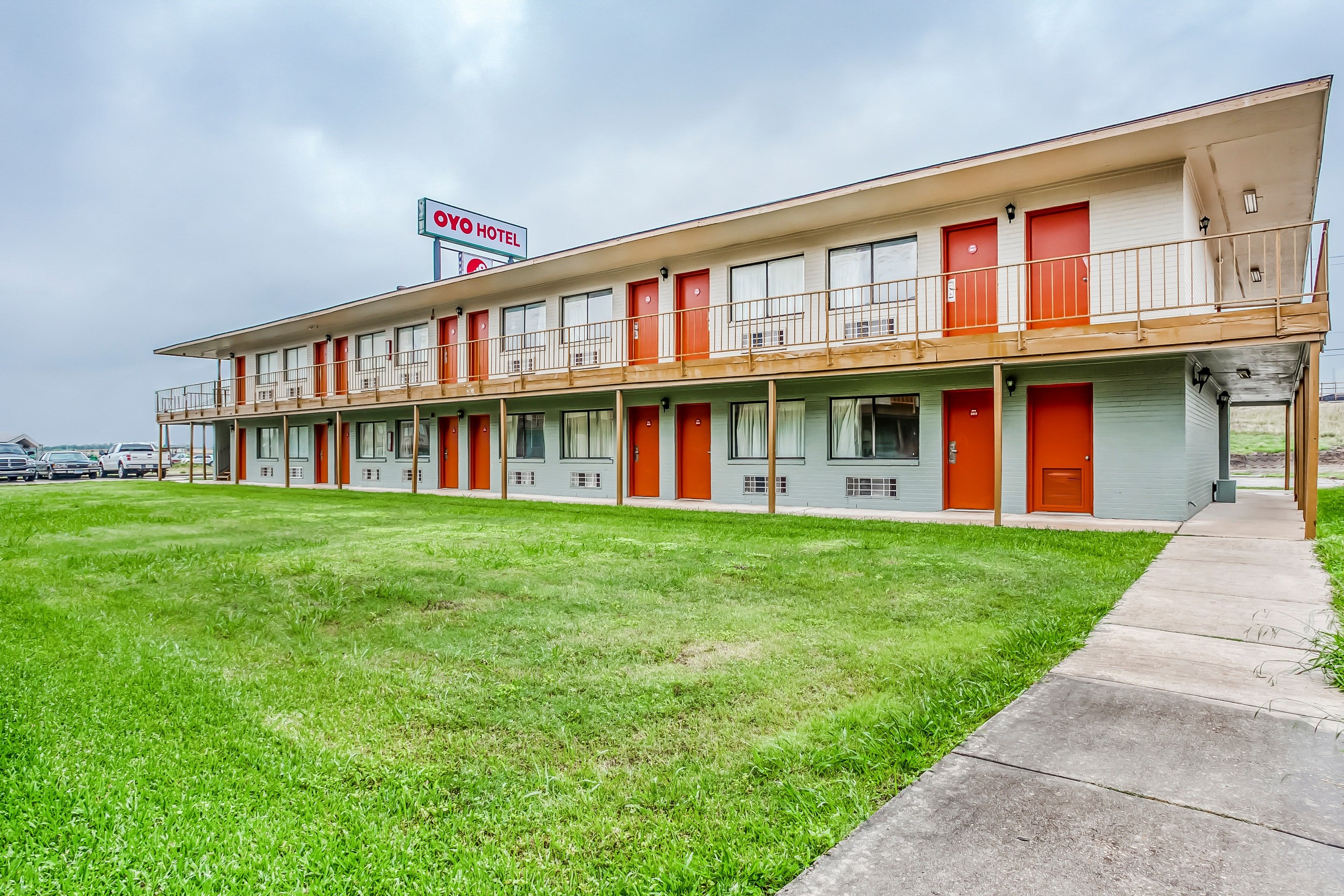 Studio Suites 7/11
