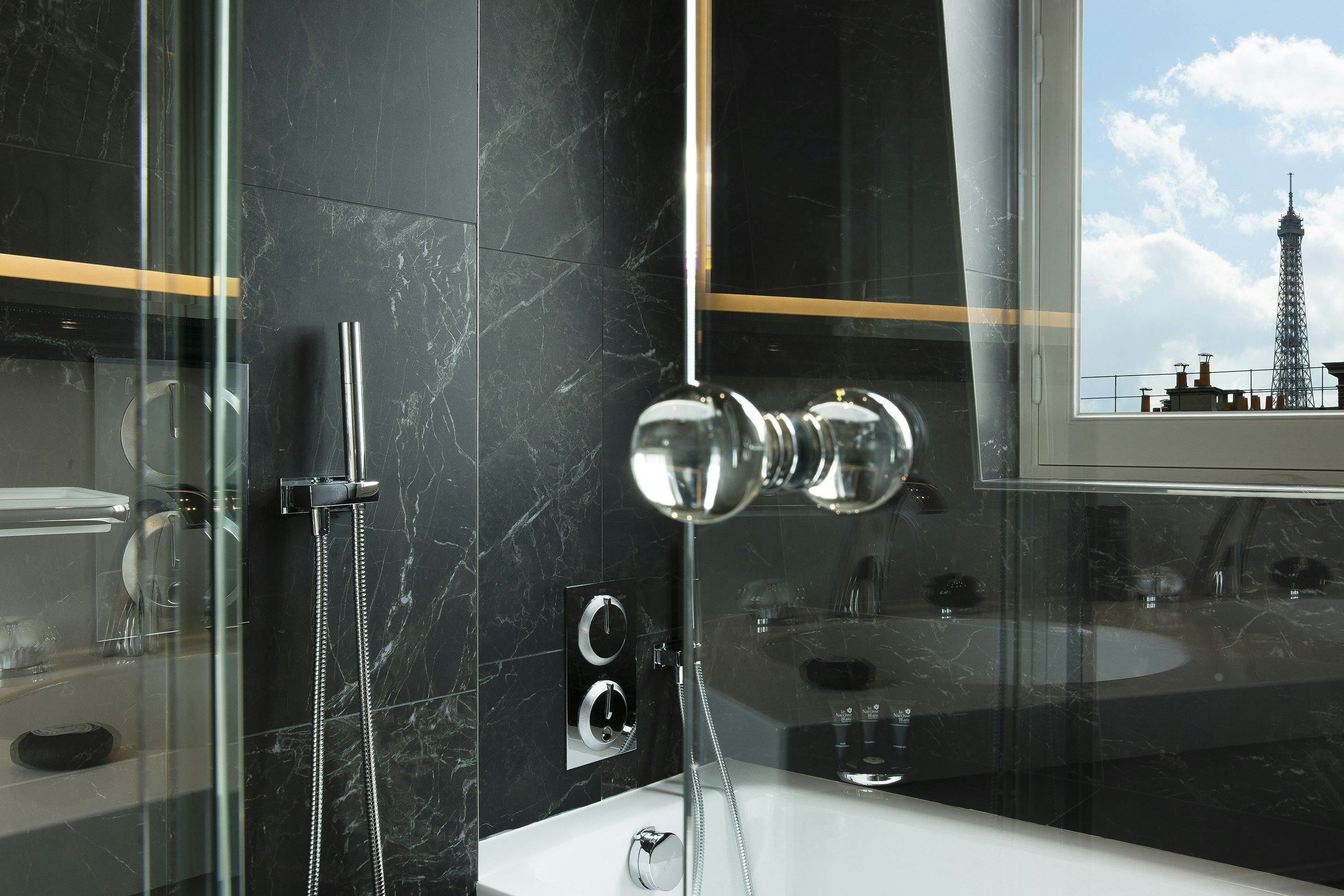 Hotel Le Narcisse Blanc Spa 84/85