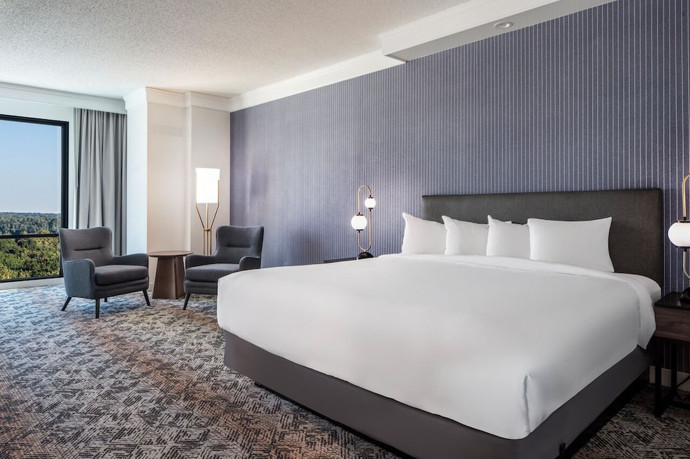Renovated, Luxury, King Bed, Smoking