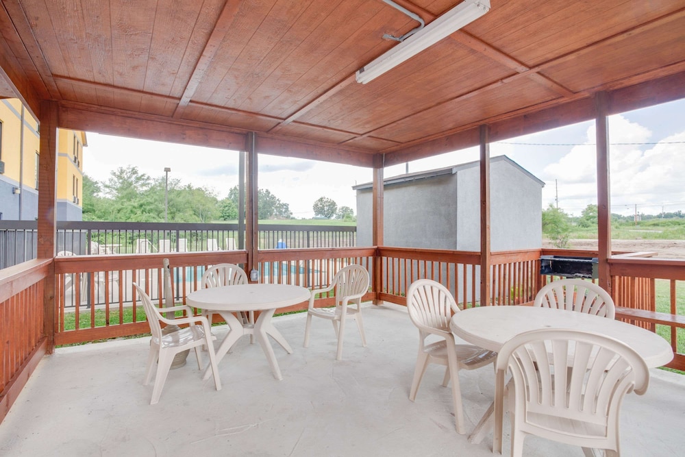 Super 8 By Wyndham Crossville Tn 16/22