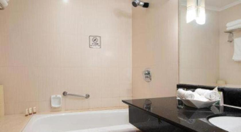 Jinling Tianming Grand Hotel 41/43