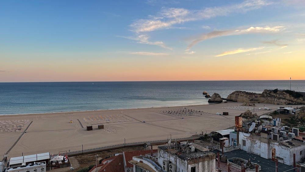Avenida Praia 55/65