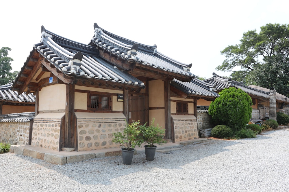 Gyeamgotaek 8/48