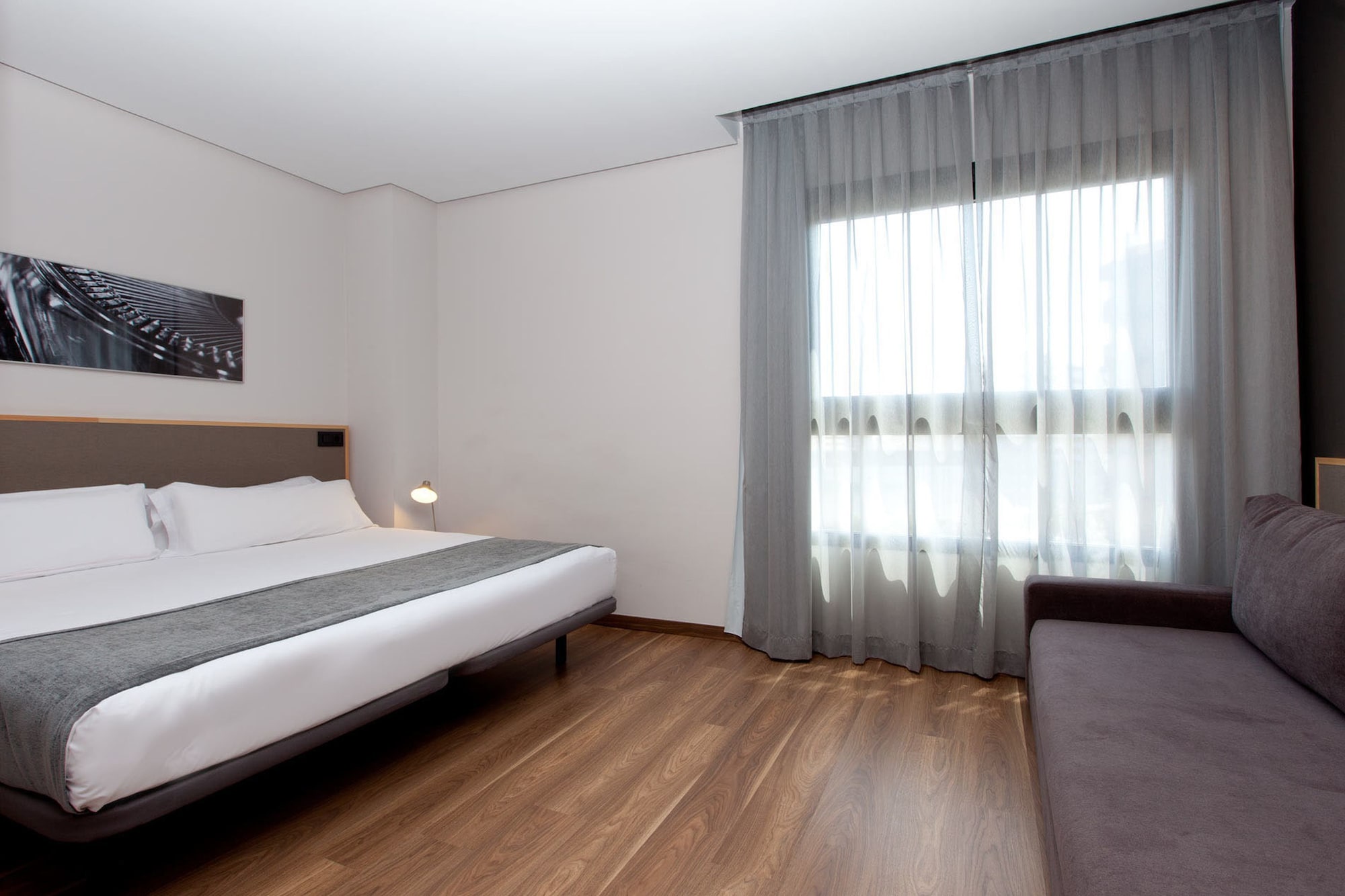 ROOM, QUADRUPLE