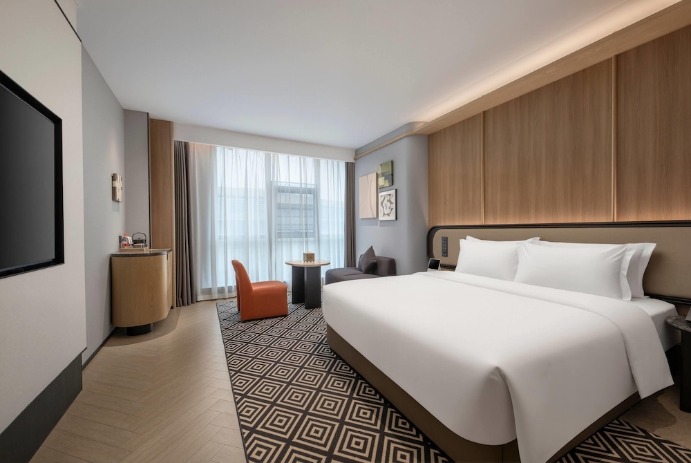 Wyndham, Suite, King Bed