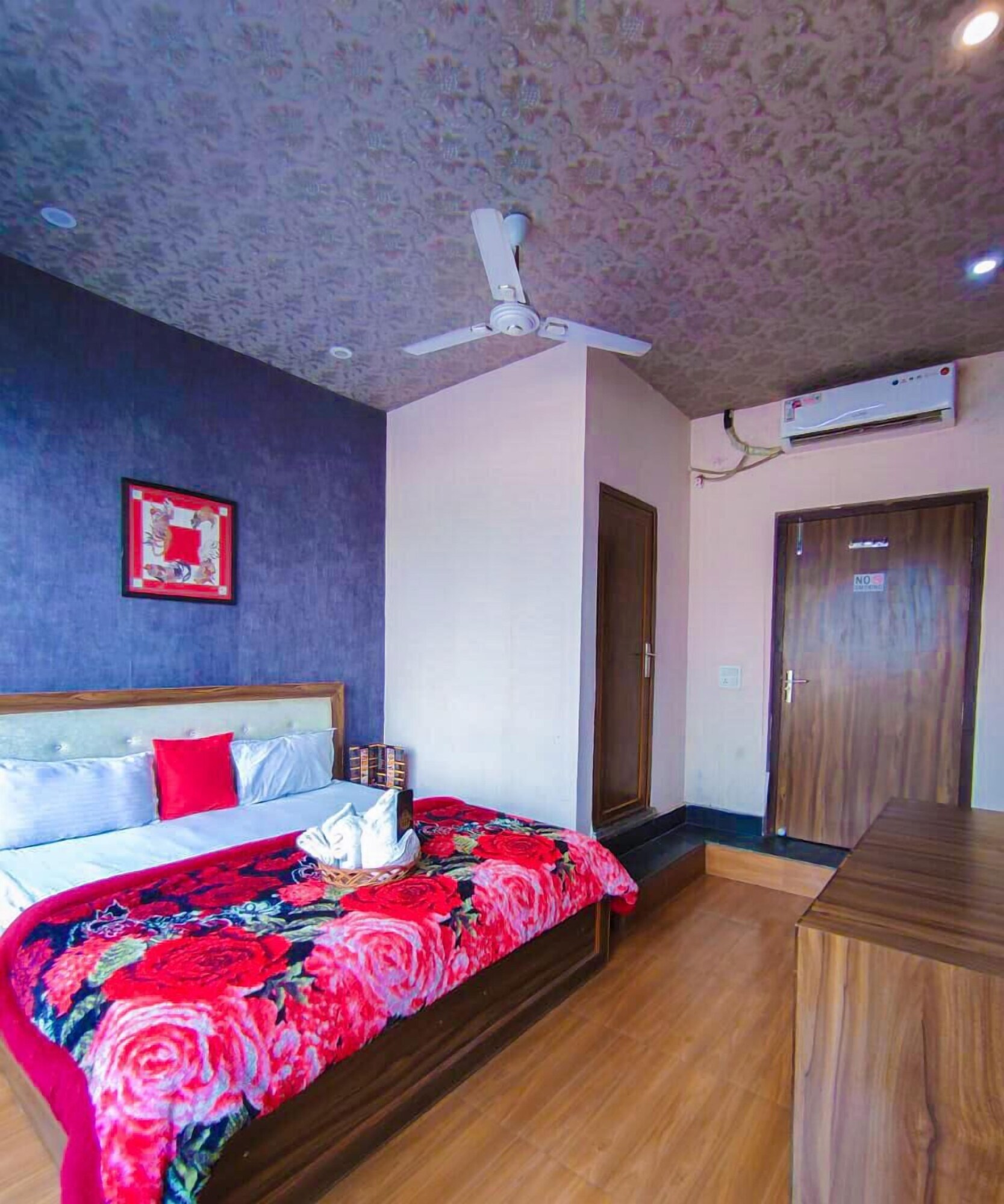 EXCLUSIVE, DOUBLE BED