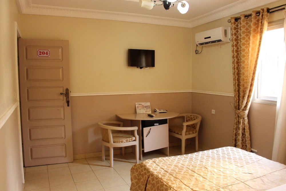 Indra Hotel 13/19