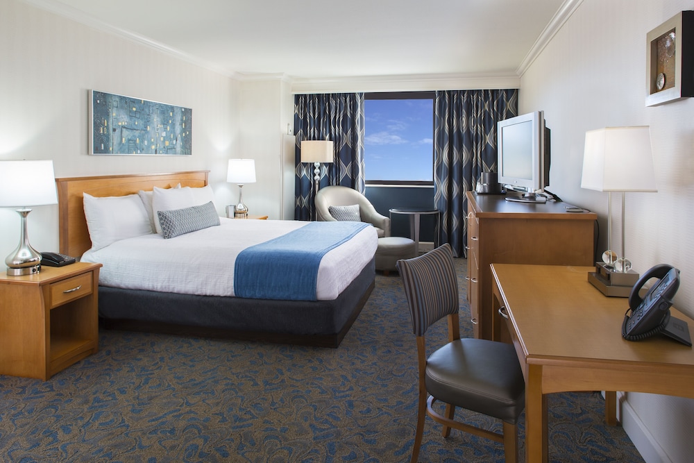RENOVATED, DELUXE, KING BED, SMOKING