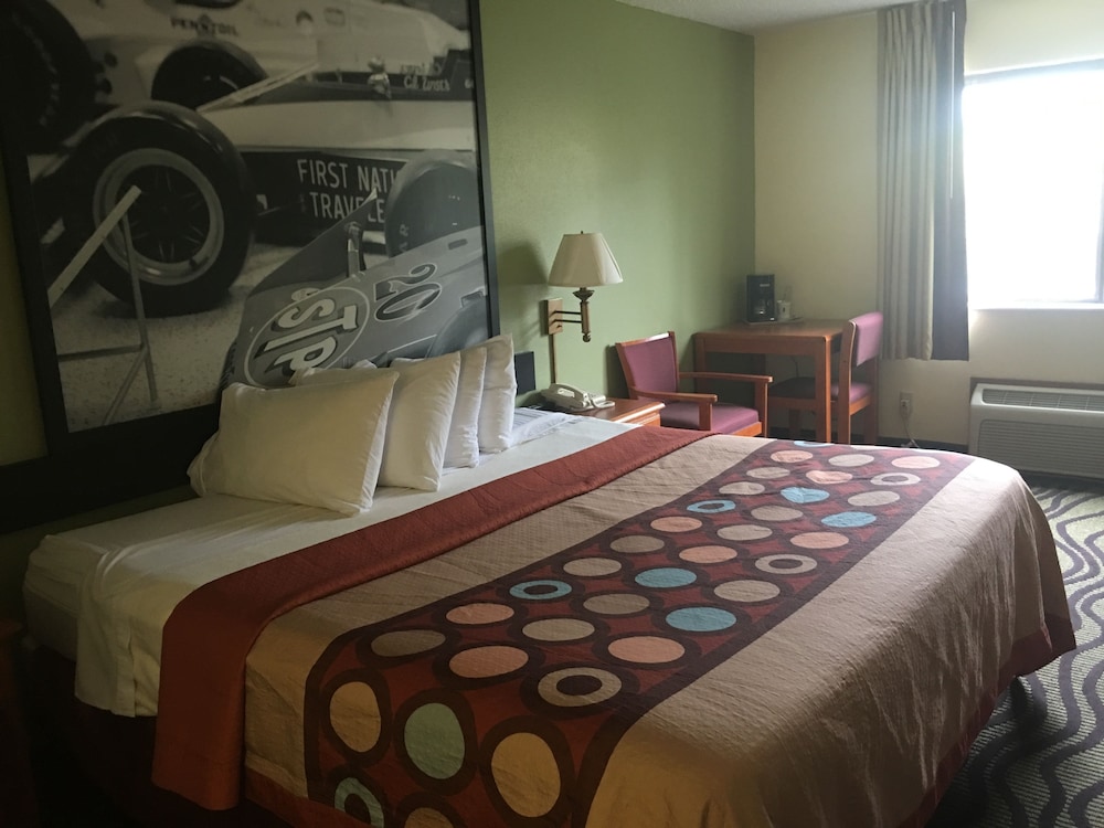 Super 8 by Wyndham Newton 20/32