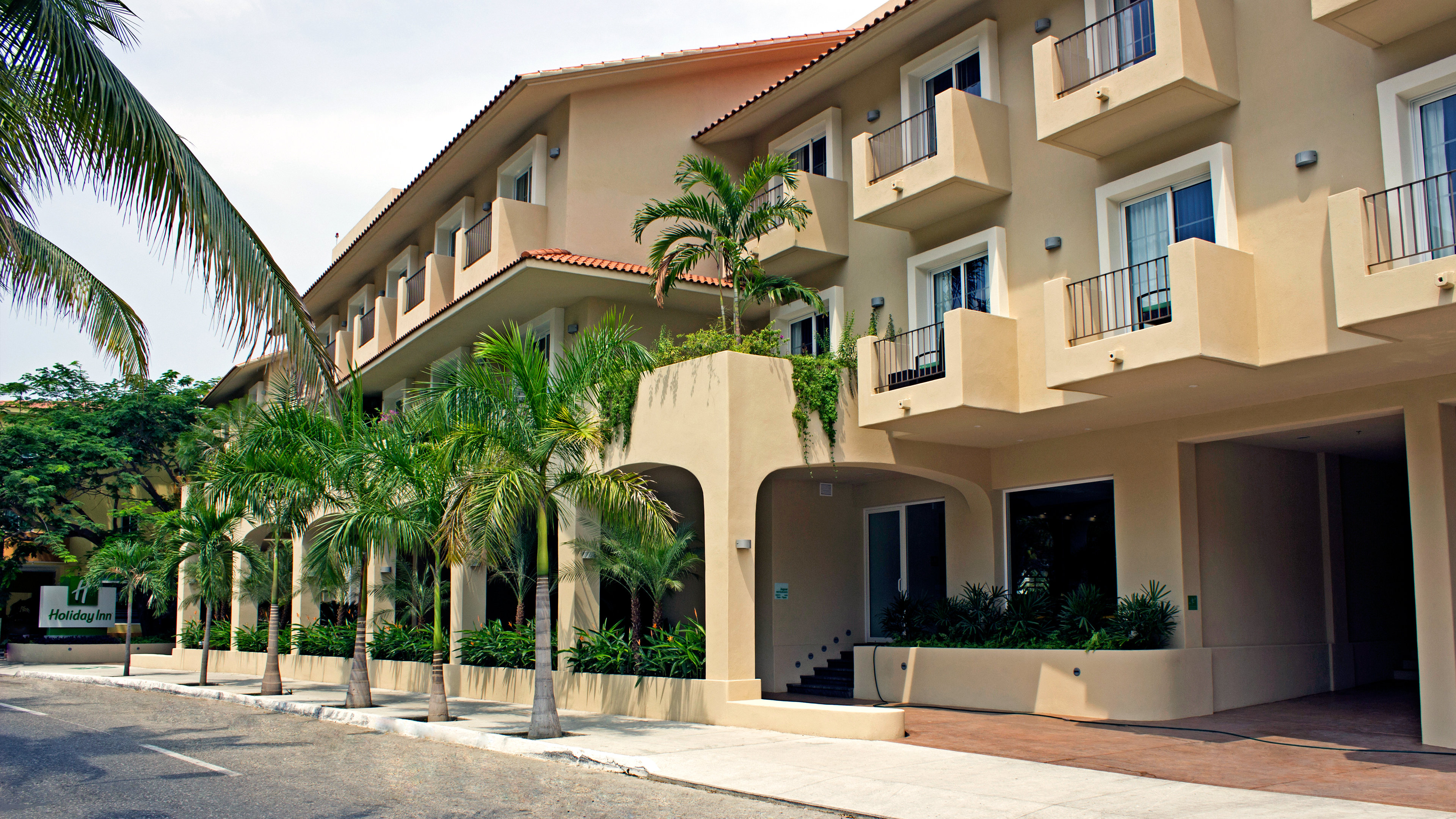 HOLIDAY INN HUATULCO 4/39