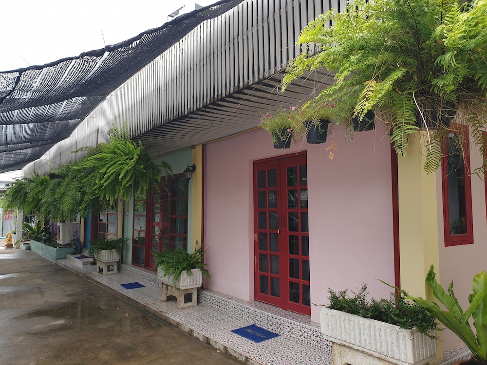 Super Hostel 2/54