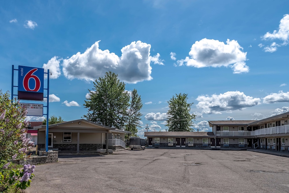 Motel6-Fort Nelson, BC 35/50
