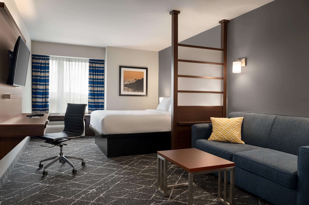 Microtel Inn and Suites by Wyndham Antigonish 12/21