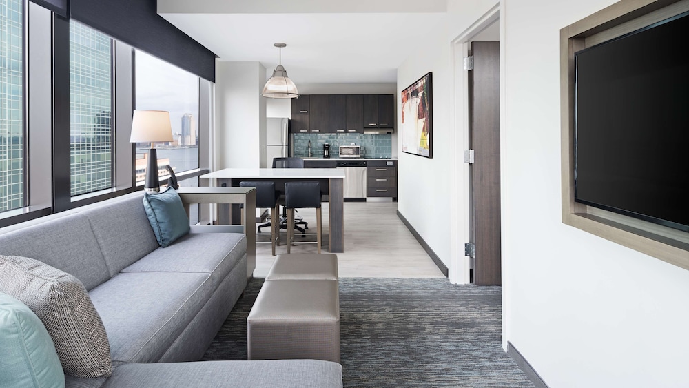 Hyatt House Jersey City 38/68