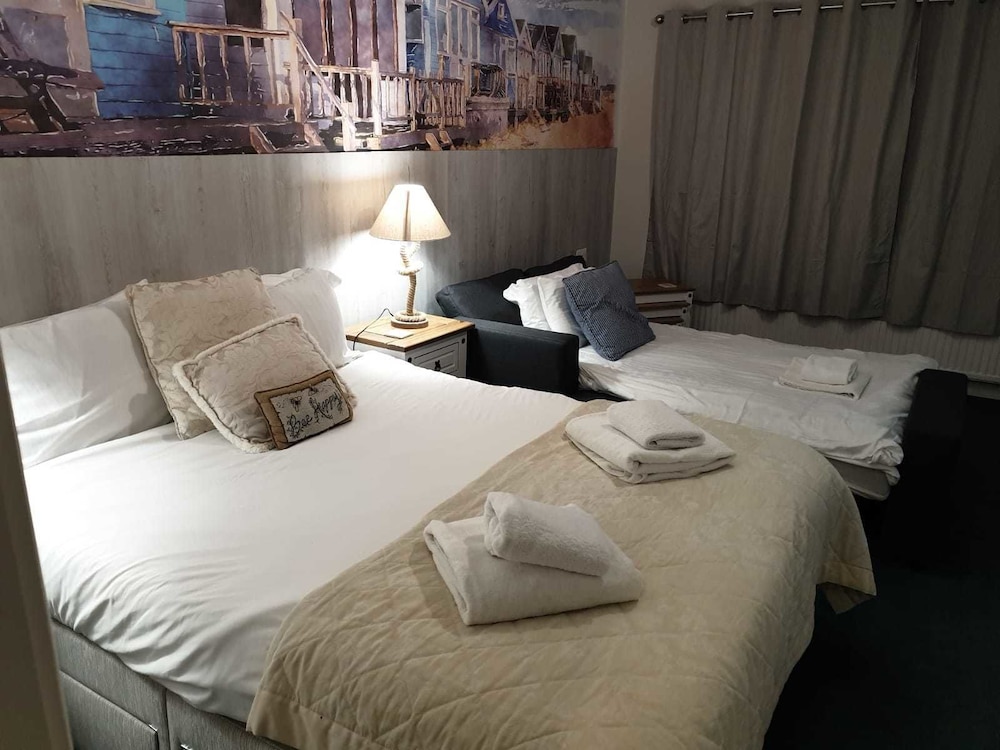 Watersedge Guest House 17/43