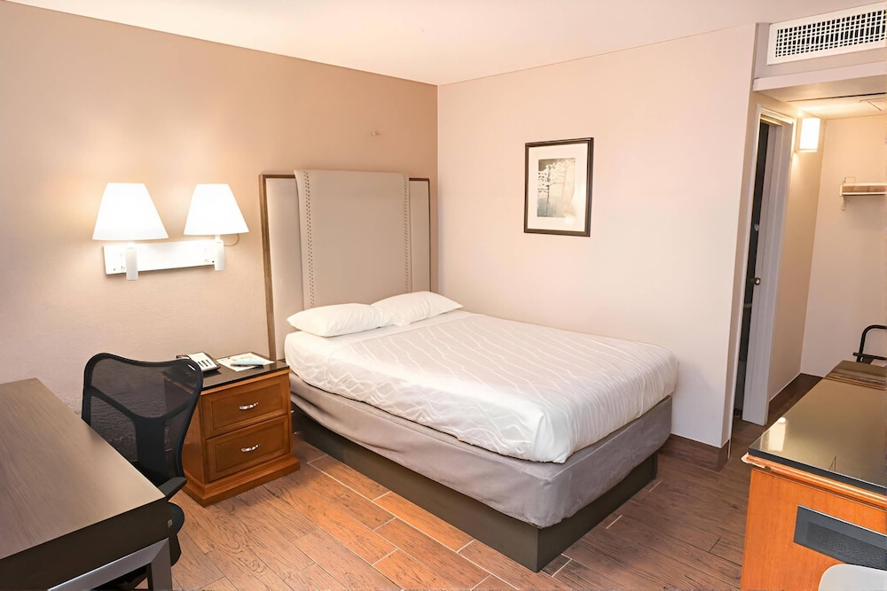 Econo Lodge Inn & Suites Yuma 21/47