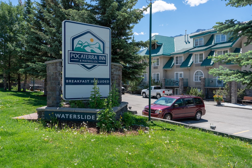 Canmore Pocaterra Inn & Waterslide 74/81