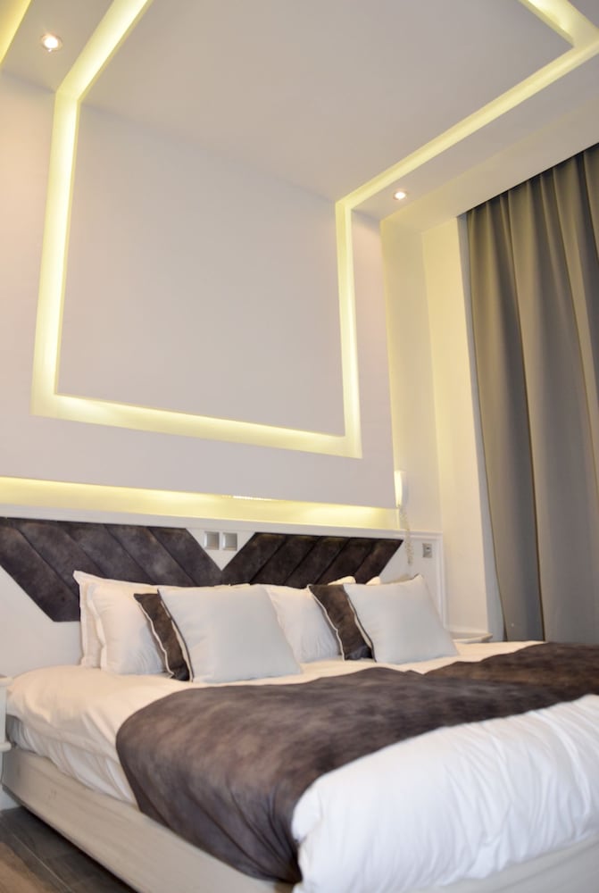 DELUXE, DOUBLE BED, CITY VIEW