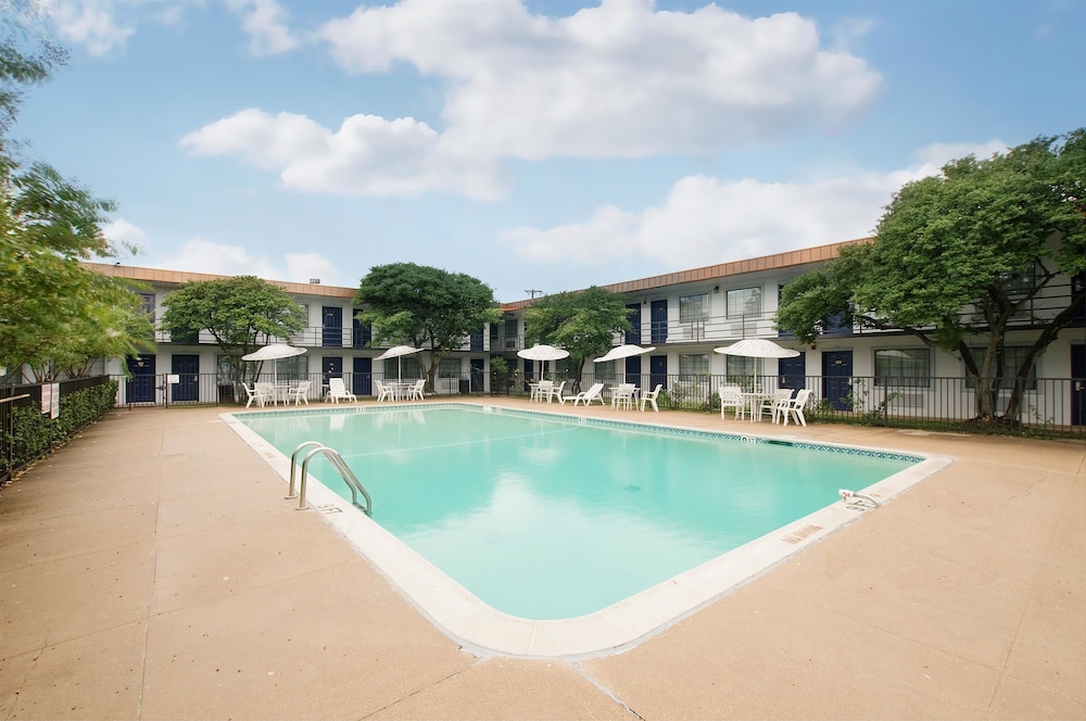 Americas Best Value Inn Ft. Worth Hurst 1/37