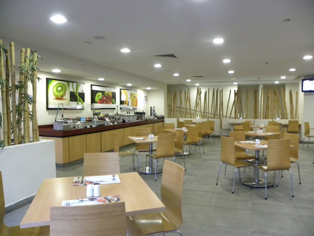 Holiday Inn Express Guadalajara Expo 46/72