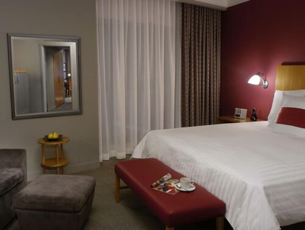 Brookstreet Hotel 26/64
