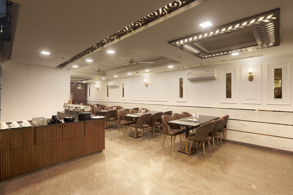 Hotel Chanakya Inn 30/38