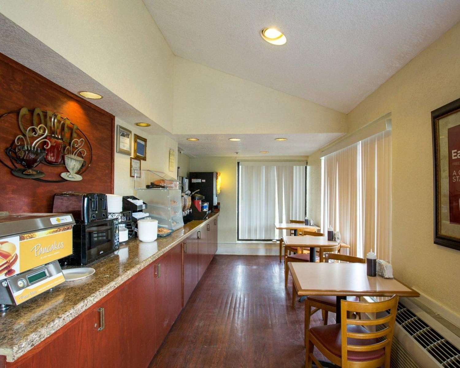 Knights Inn College Station photo5