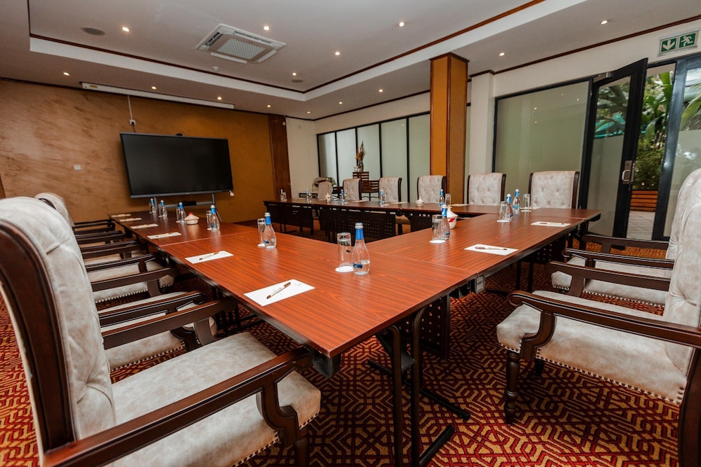 Kigali Serena 50/60
