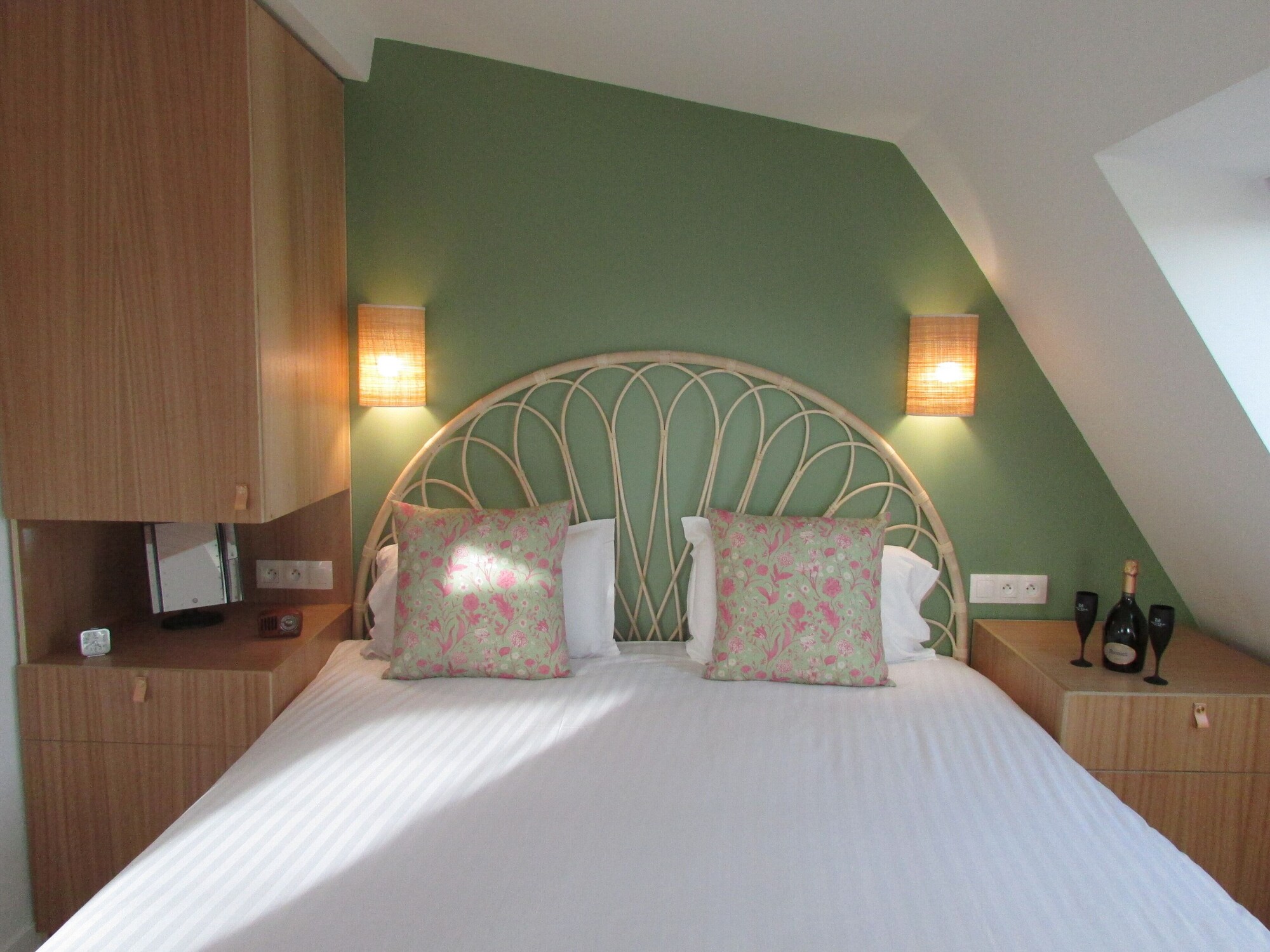 HONEYMOON, DOUBLE BED