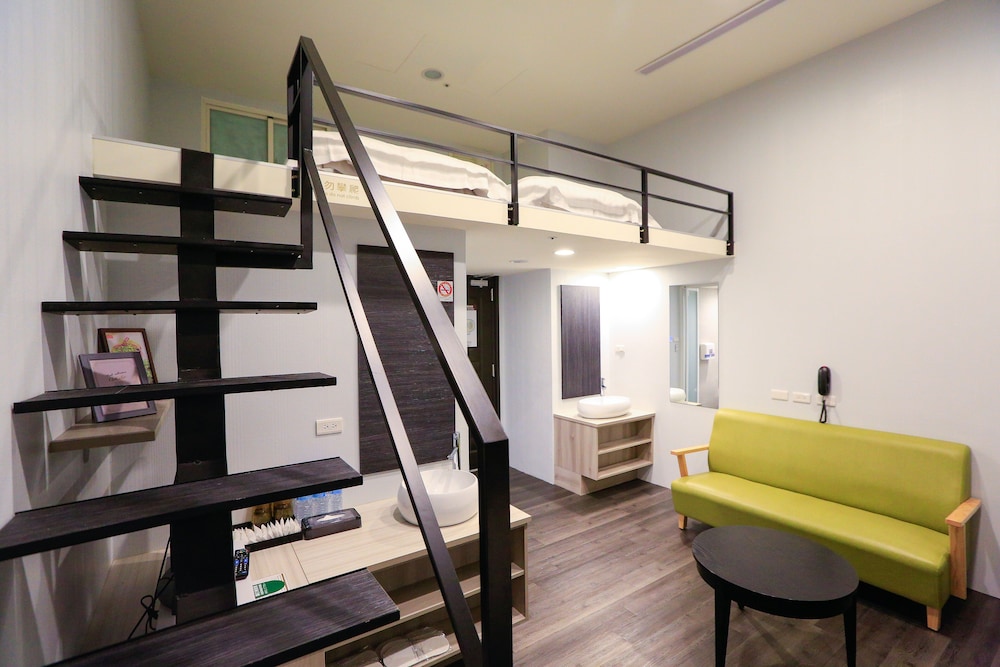 Place X Hotel 34/46