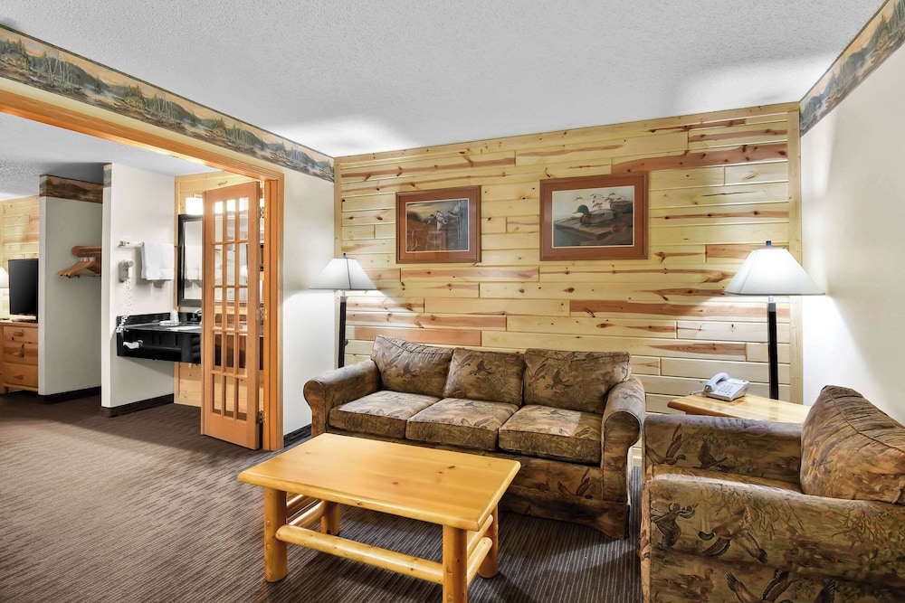 Quality Inn Ladysmith, WI 29/46