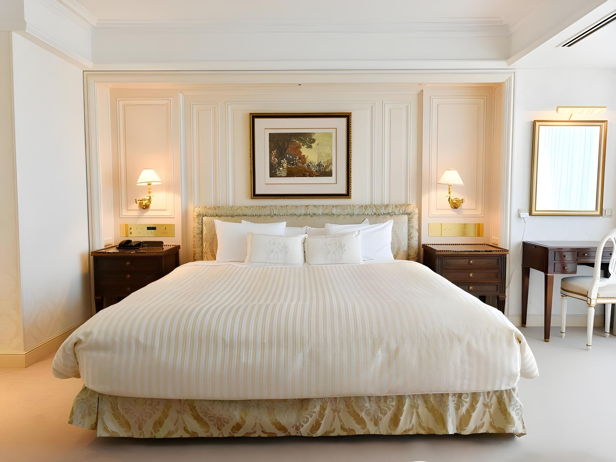 Grand, Tower, Premier, Suite, King Bed, Club Floor