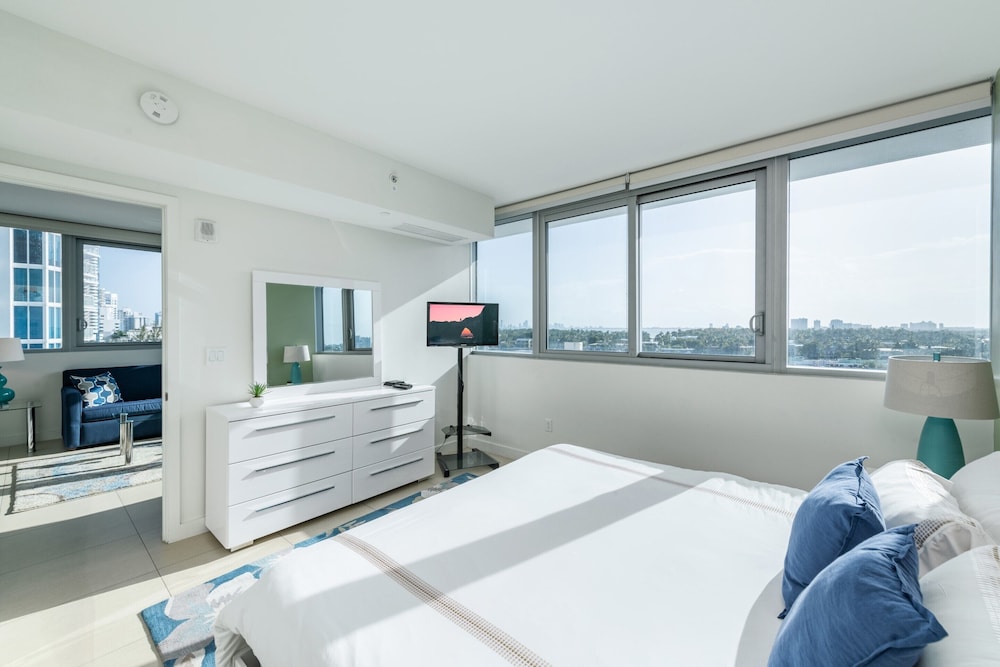 Churchill Suites Monte Carlo Miami Beach 6/76