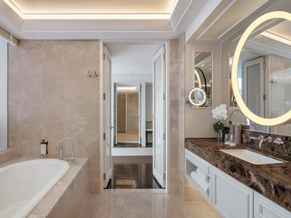 Sofitel Bangkok Sukhumvit Hotel 77/78