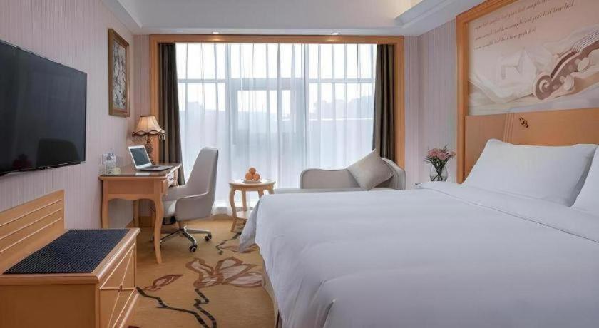 Vienna Hotel (Shenzhen Qinghu Metro Station) 28/54