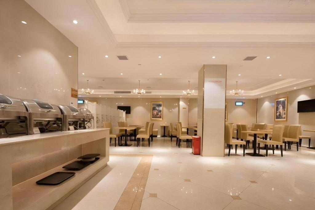 Vienna Hotel (Shenzhen Pingdi Huancheng South Road) 41/49