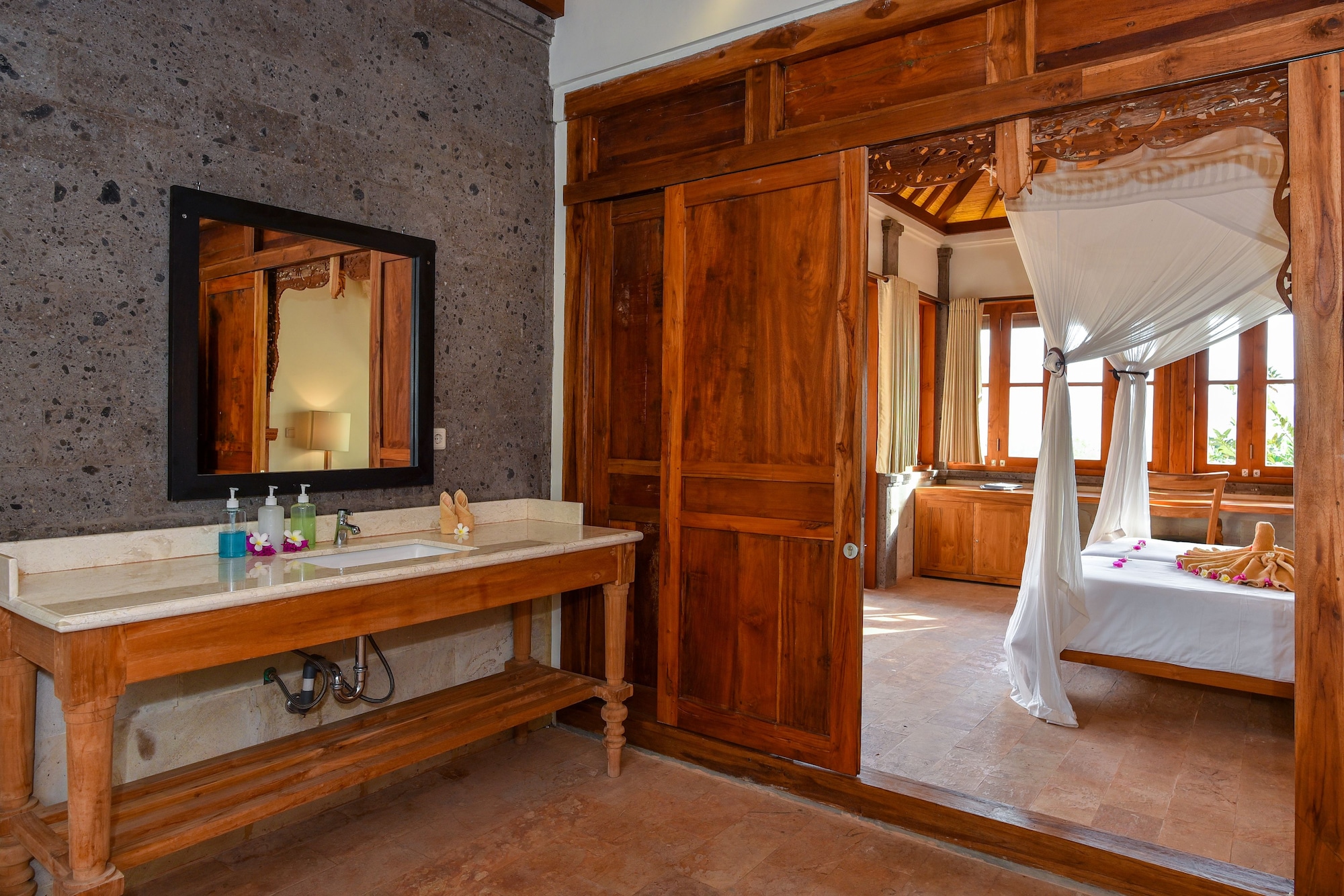 Villa, 1 Double and 4 Single Beds