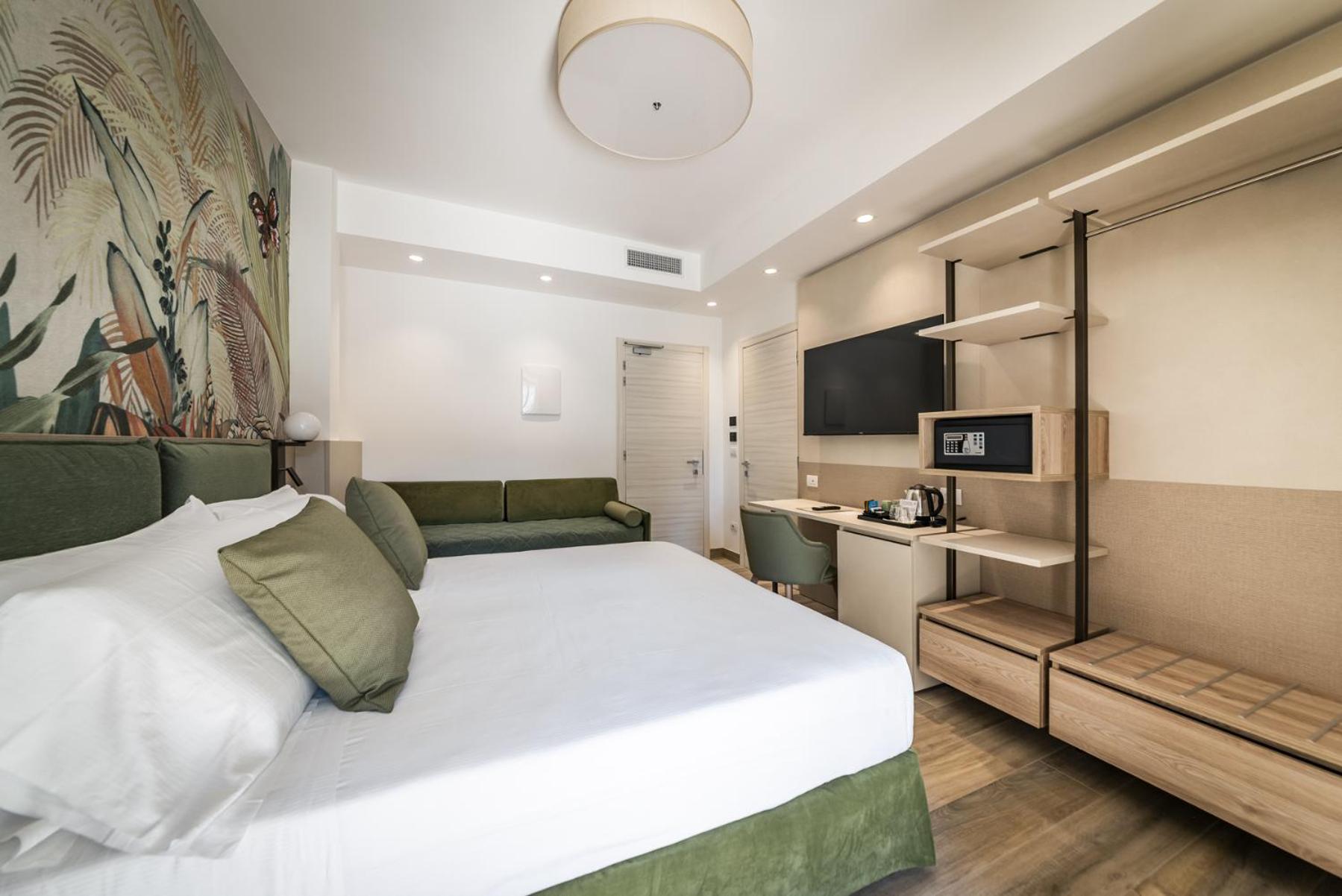 ROOM, TRIPLE