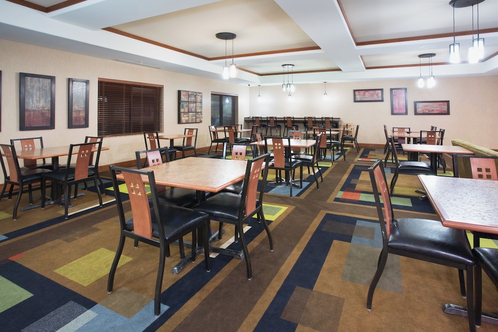 Holiday Inn Express Hotel and Suites Los Alamos Entrada Park 53/73