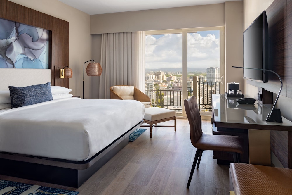 TOWER, KING BED, CITY VIEW