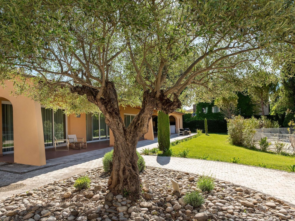 Hotel Novotel Aix En Provence Pont De L'arc Fenouilleres 72/76