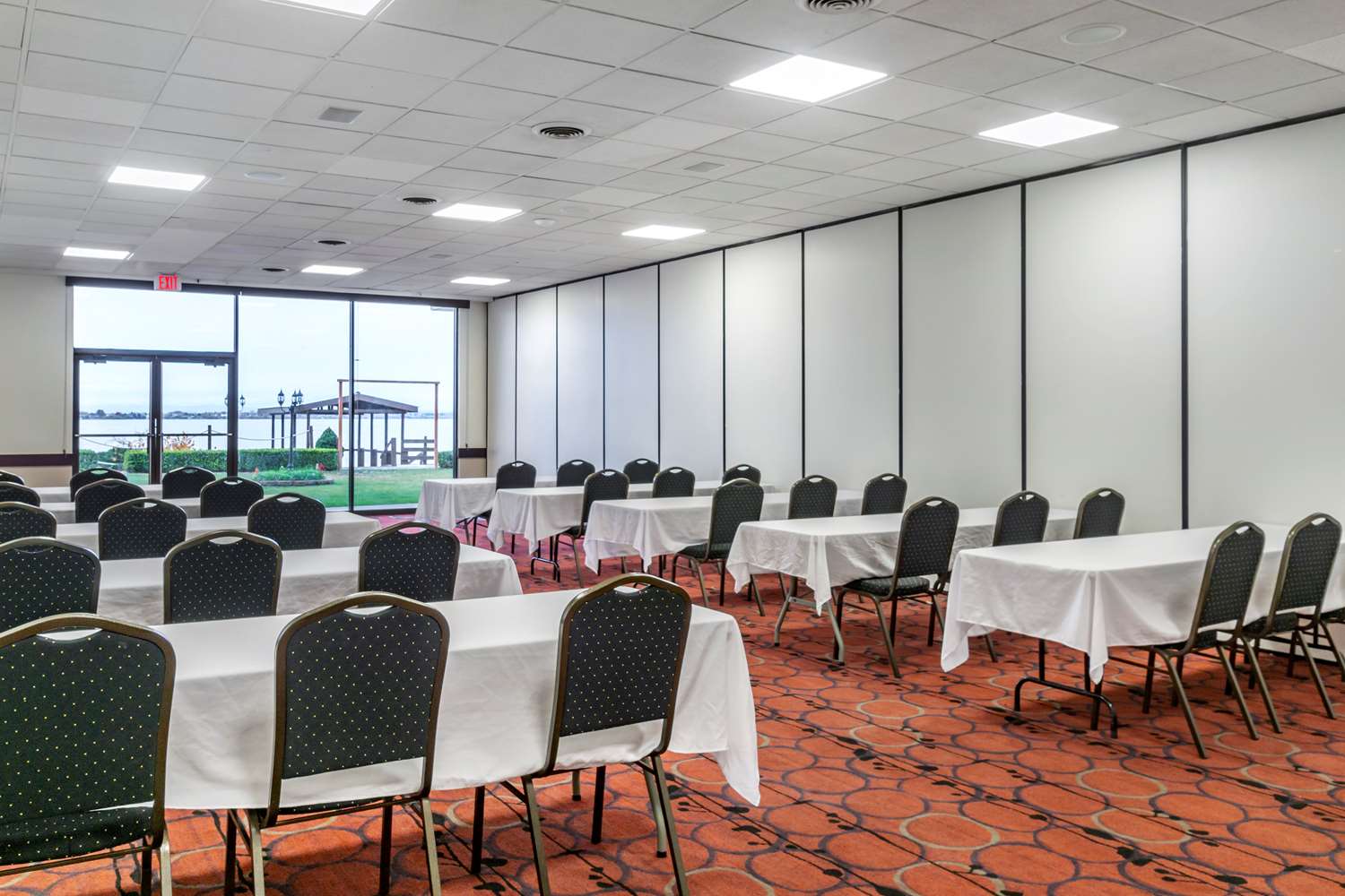 Best Western Plus Lake Front Hotel 45/51